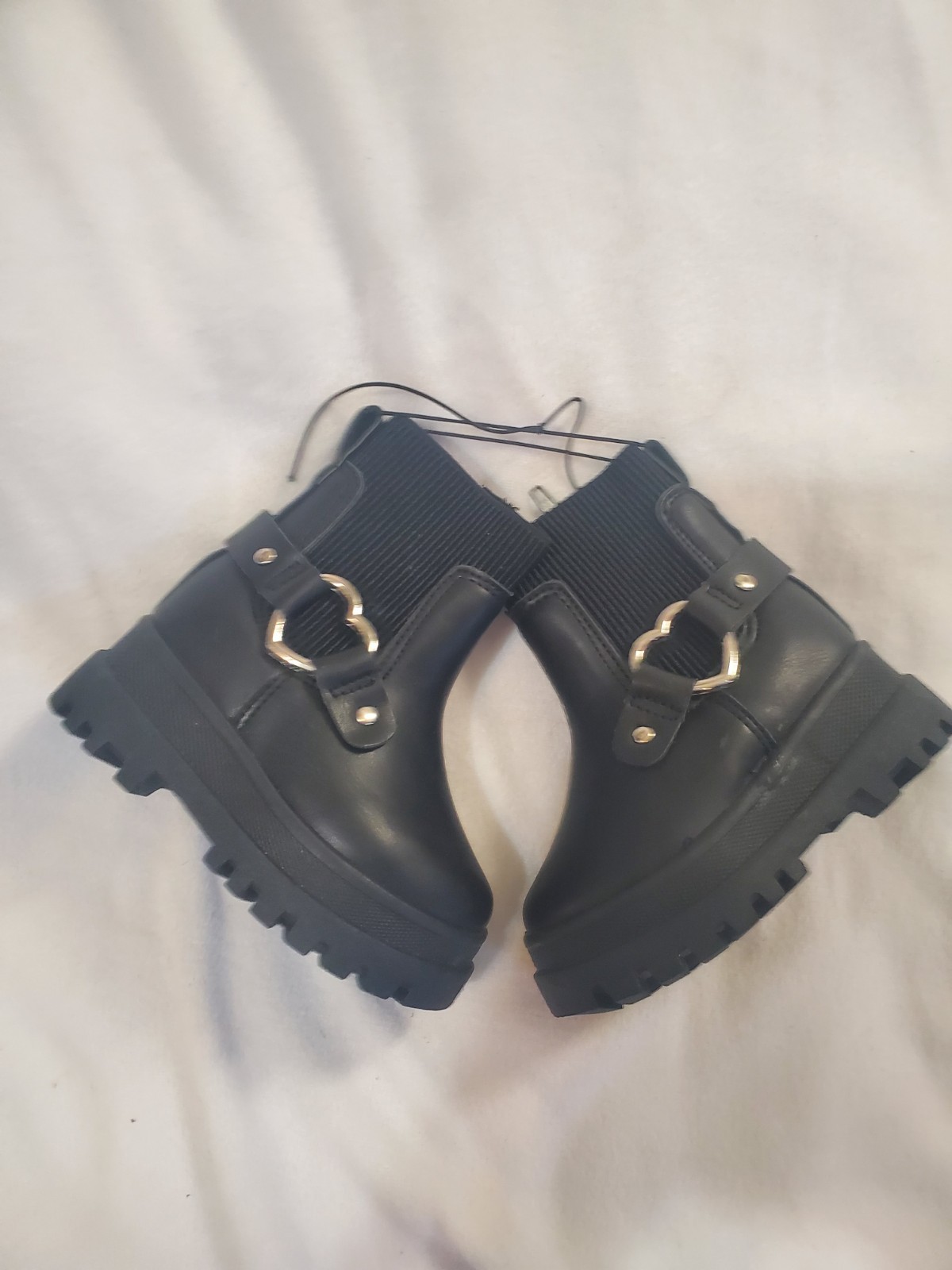 UGEE Baby Girls Black Heart Zip Ankle Bootie Size 6
