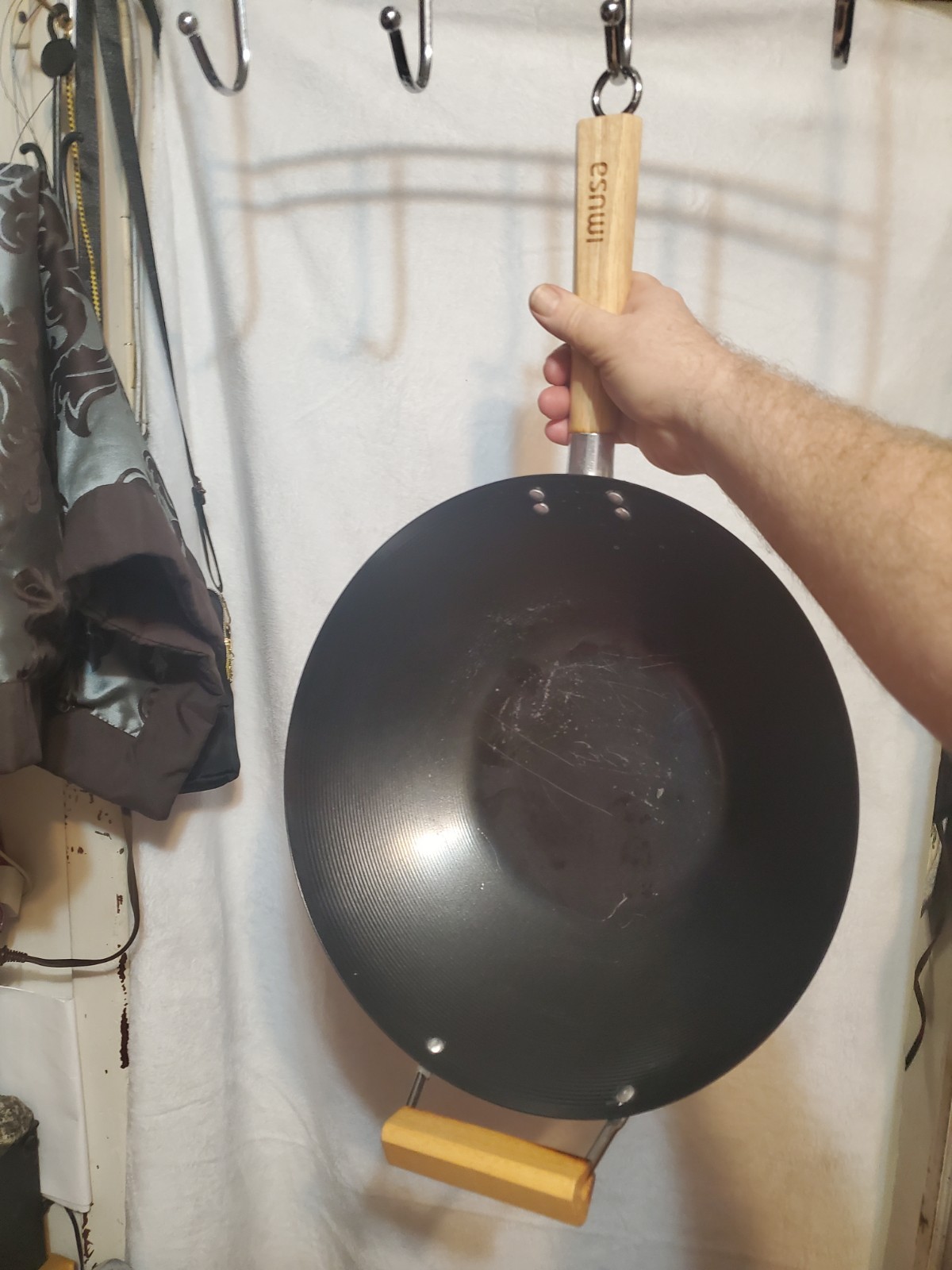 Big Black Wok with Wooden Handle - photo 3