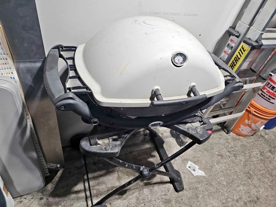 Weber Q 1200 Portable Gas BBQ with Rolling Cart Stand