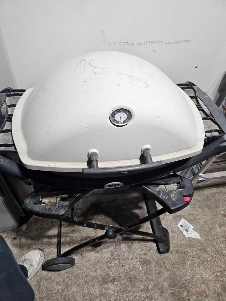 Weber Q 1200 Portable Gas BBQ with Rolling Cart Stand - photo 2