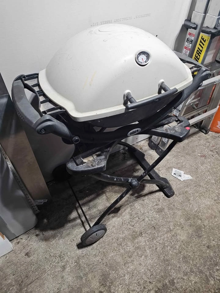 Weber Q 1200 Portable Gas BBQ with Rolling Cart Stand - photo 3