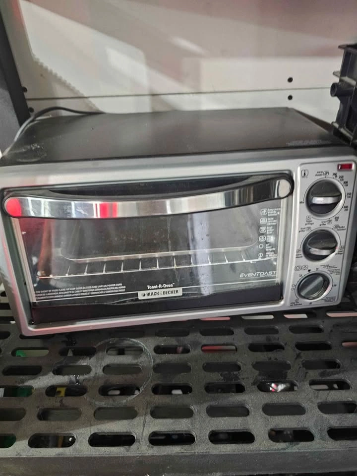 Black and Decker 4-Slice Toaster Oven - photo 2