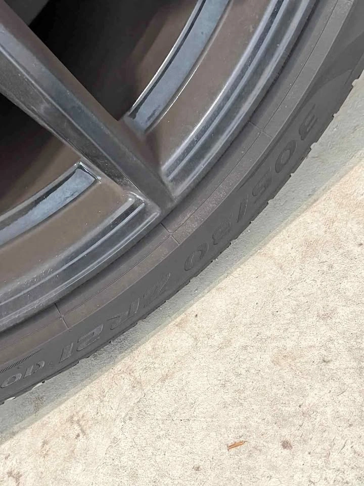 Porsche Carrera S Rims & Tires