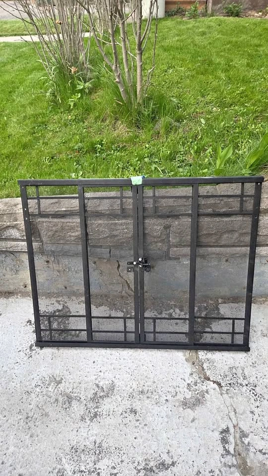 Fireplace cover gate