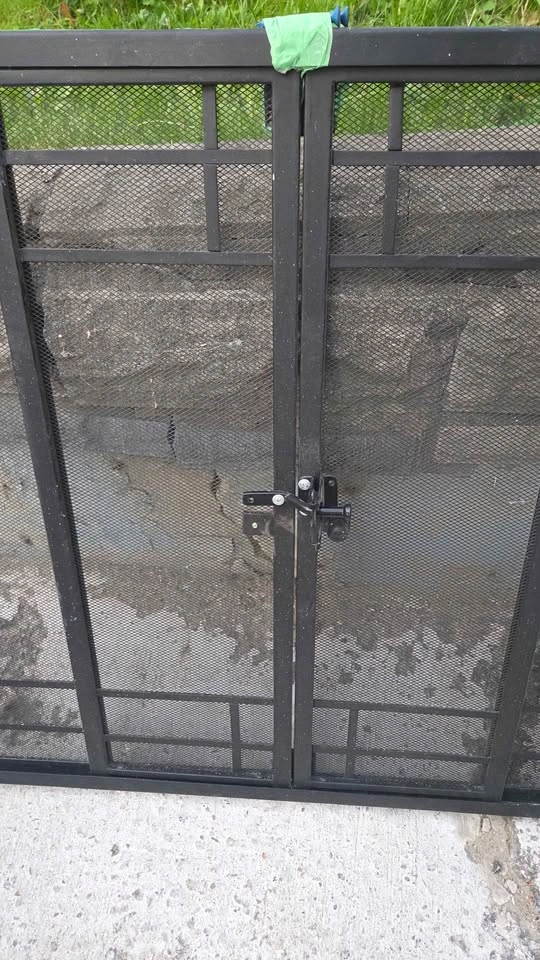 Fireplace cover gate - photo 2
