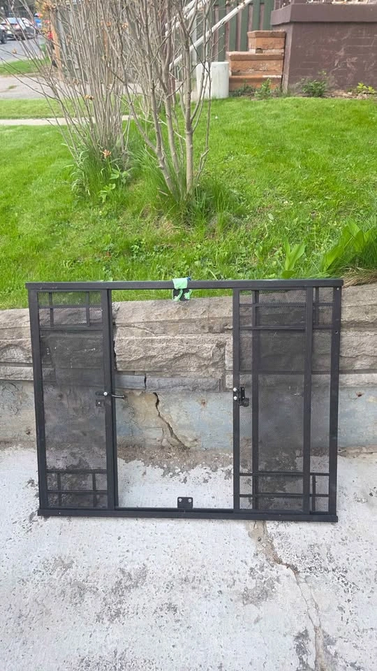 Fireplace cover gate - photo 3