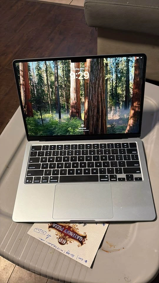 Apple MacBook Air 13.6" M4 16GB RAM (2025) - photo 2