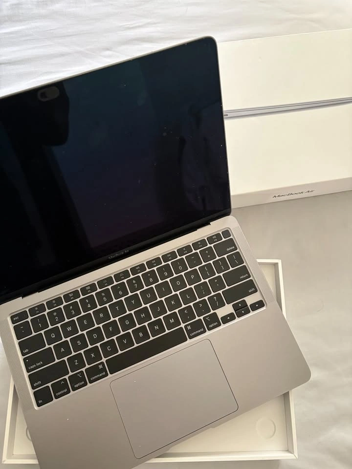 MacBook Air 13-inch - photo 2