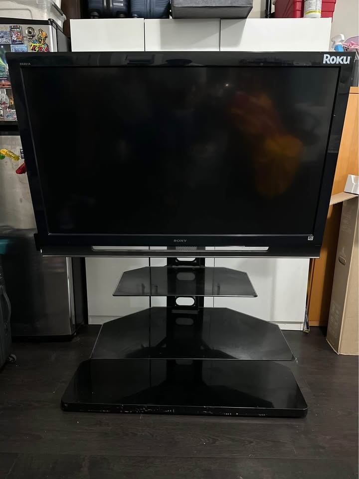 Sony Bravia 52” TV with Stand and Roku TV Device - photo 3