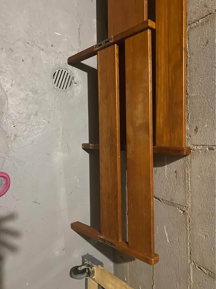Antique Toddler Bed - photo 3