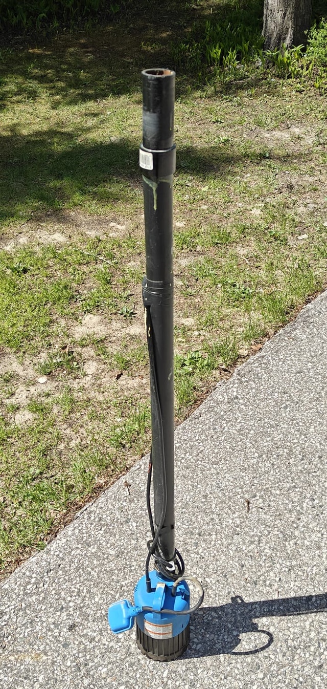 Working Submersible Sump Pump w/ Float Switch - Estimated 1/3 HP - photo 2