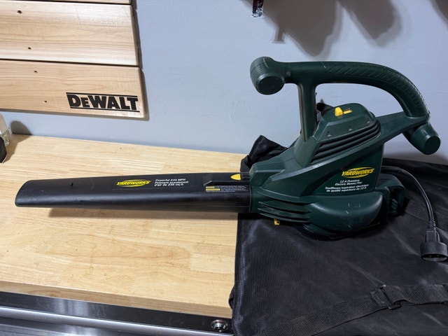 YARDWORKS BLOWER / VACUUM MULCH W/BAG