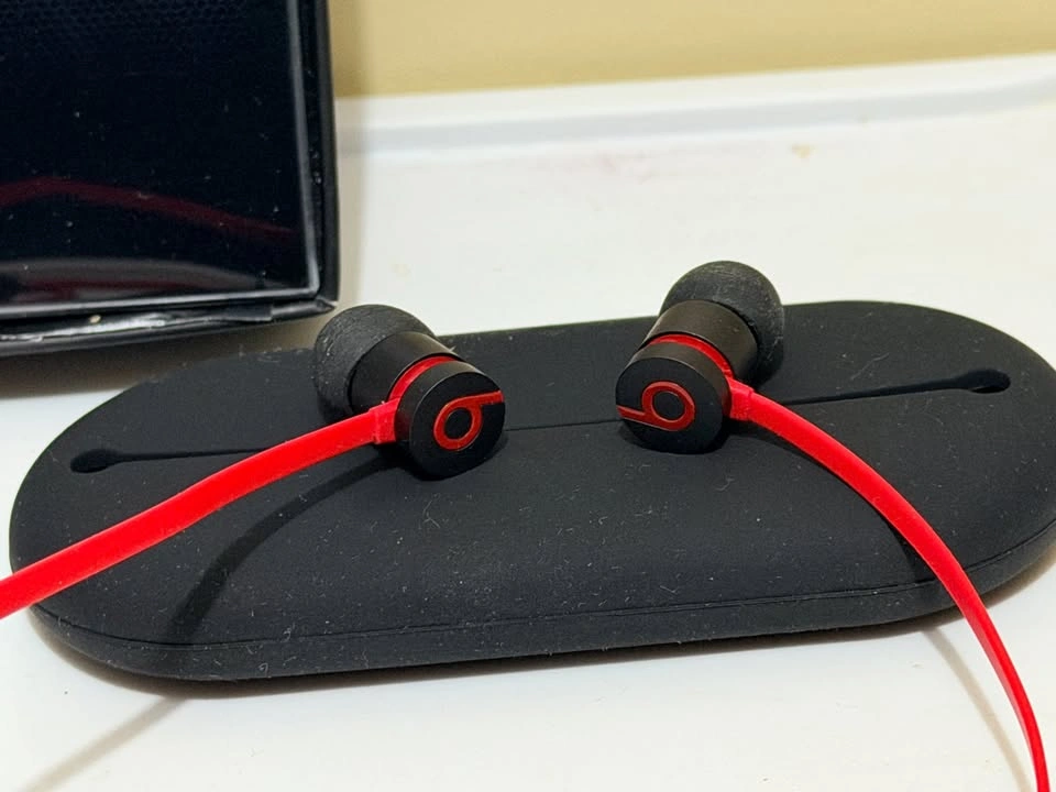 Beats by Dr. Dre urBeats Wired Earbud Headphones - Red/Black - photo 2