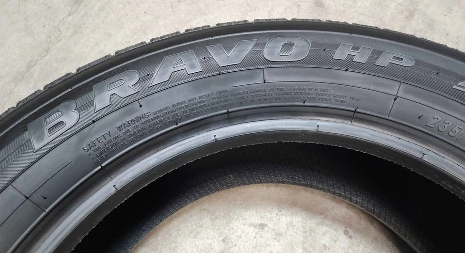 3 No. 235/60R18 Maxxis Bravo HP Allseasons Tires - photo 2