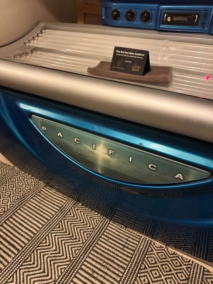 Pacifica Tanning Bed - photo 2