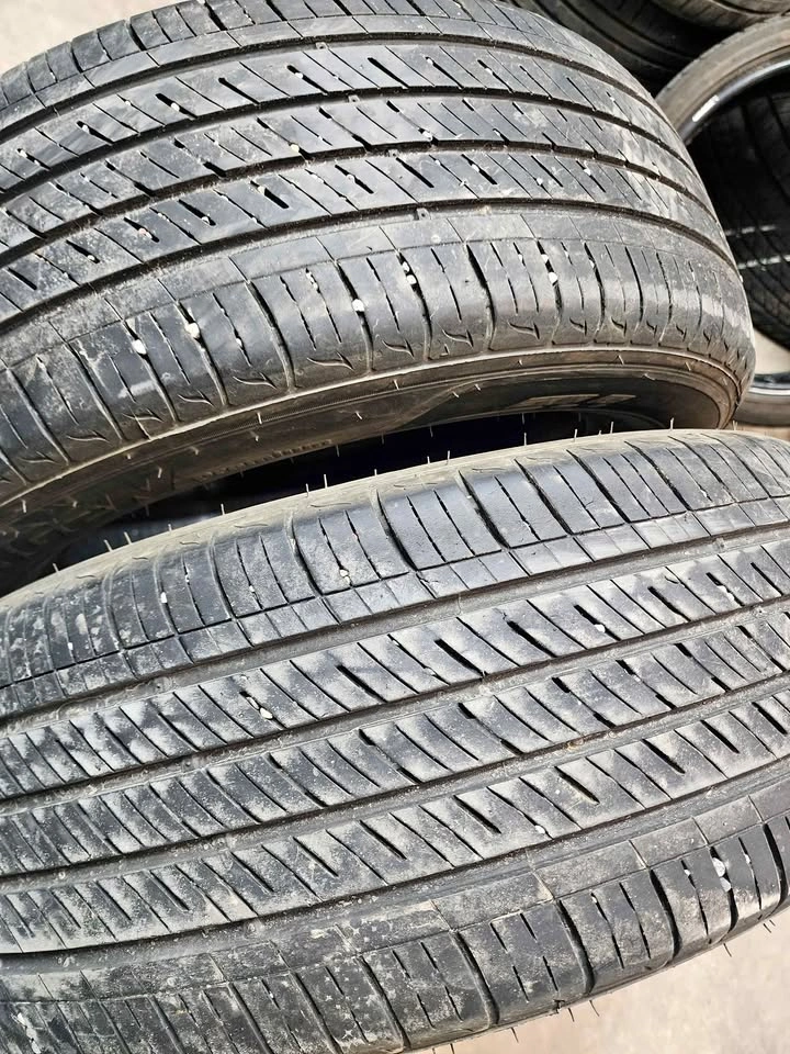 2 No. 235/60R18 103H Kumho Crugen Premium Tires