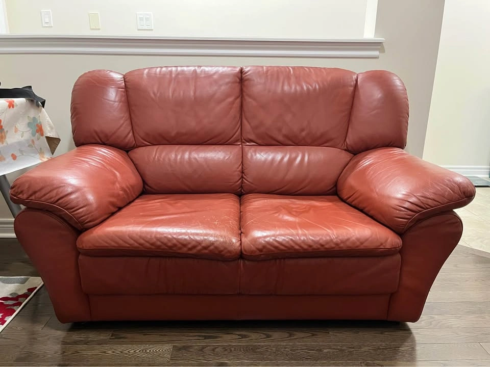 Italian Leather Loveseat - Genuine Leather - Orig. $1200 - photo 2