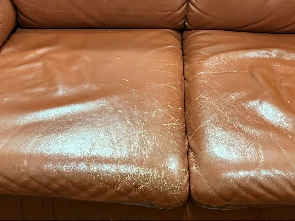 Italian Leather Loveseat - Genuine Leather - Orig. $1200 - photo 4