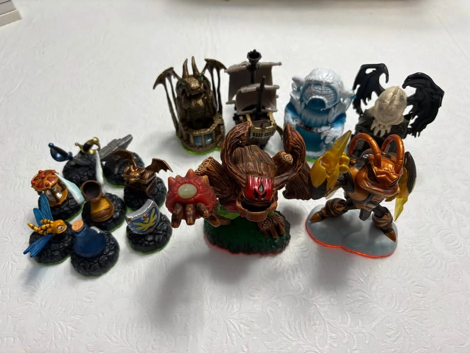 Skylanders Huge Lot Figures Collection - photo 2