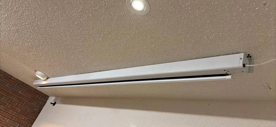 Retractable Projector Screen