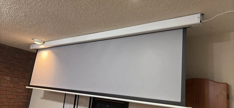 Retractable Projector Screen - photo 2