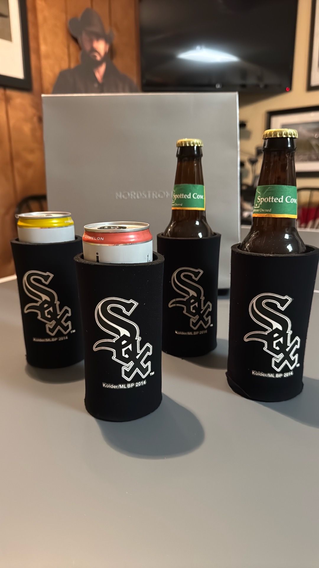 4 White Sox Koozies - Bottles, Cans & Skinny Cans - photo 2