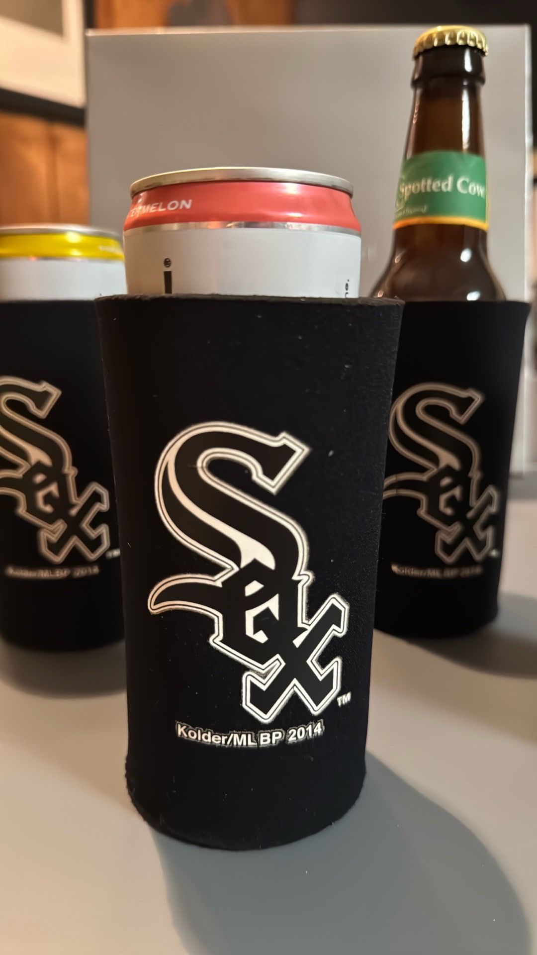 4 White Sox Koozies - Bottles, Cans & Skinny Cans - photo 5