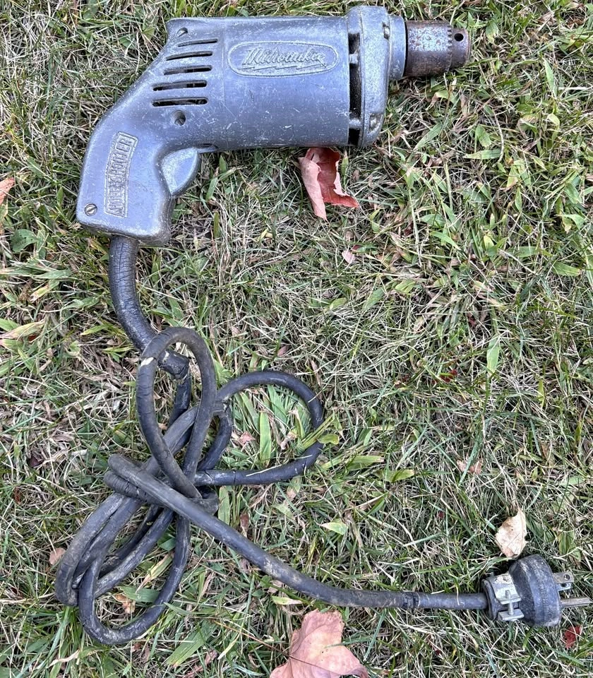 Vintage Milwaukee 1/4" 250 Hole Shooter Drill