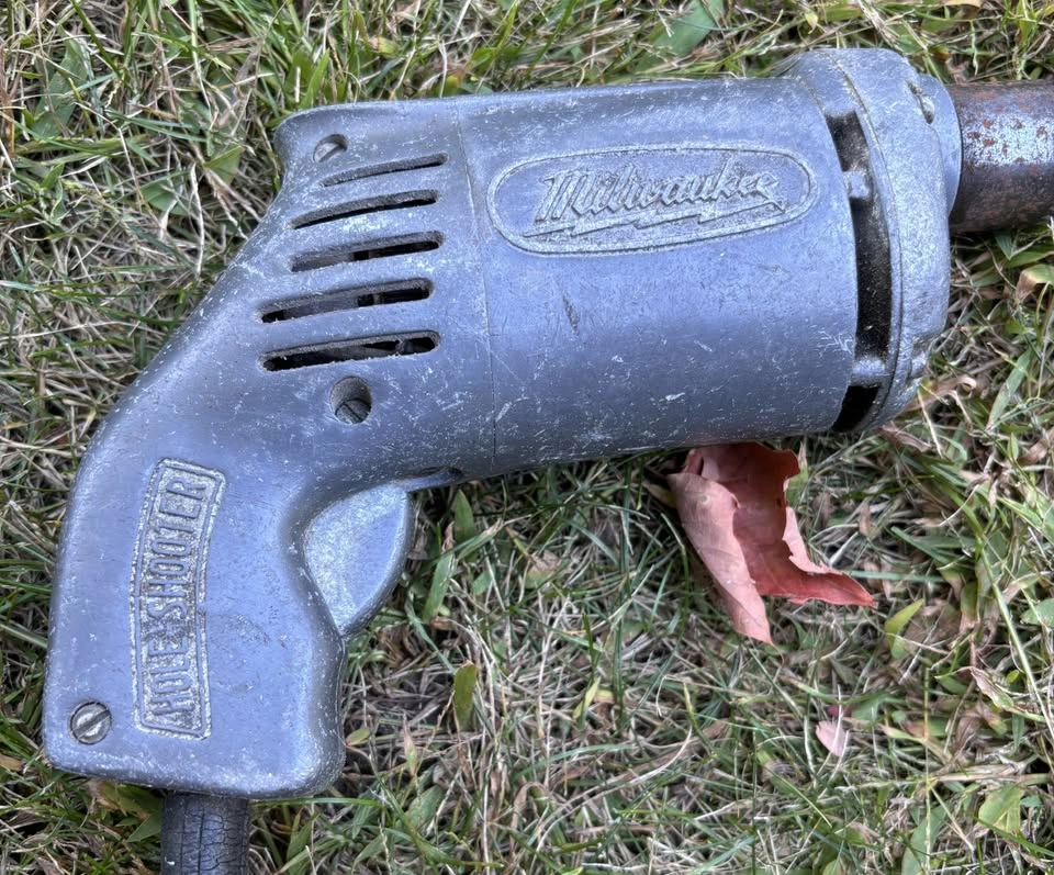 Vintage Milwaukee 1/4" 250 Hole Shooter Drill - photo 2