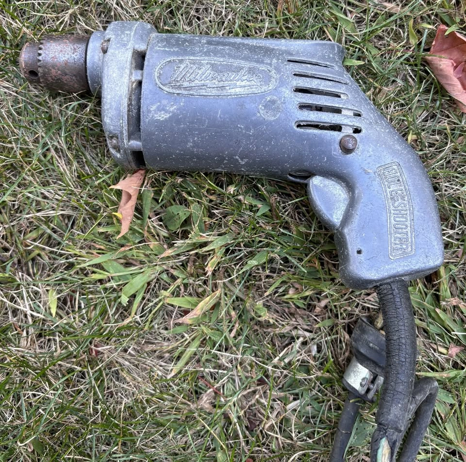 Vintage Milwaukee 1/4" 250 Hole Shooter Drill - photo 3
