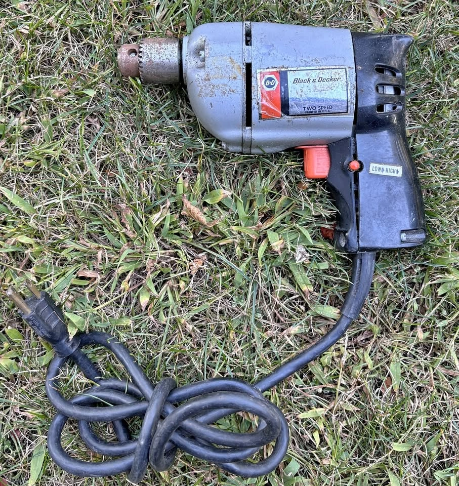 Black & Decker #7011 1/4" Drill - Vintage, Works (Needs TLC)