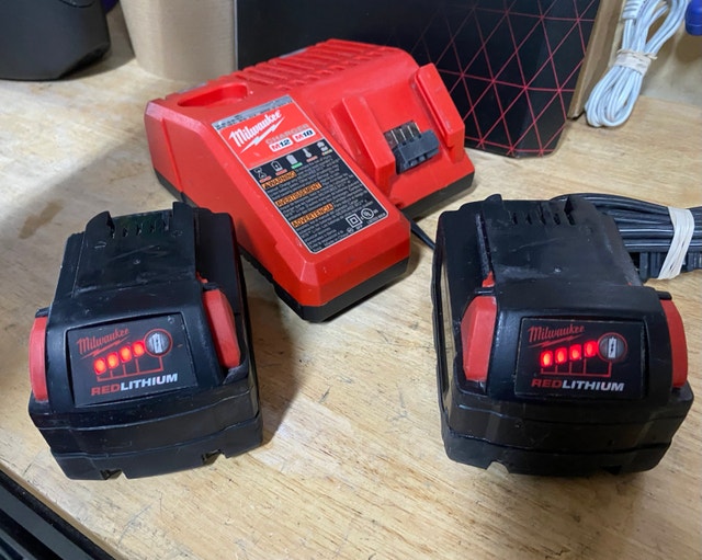 Milwaukee 4.0AH and 5.0AH Batteries with Charger - photo 2