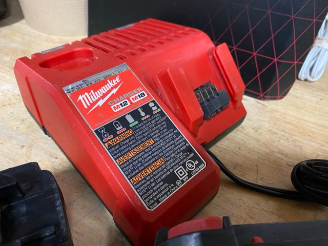 Milwaukee 4.0AH and 5.0AH Batteries with Charger - photo 3