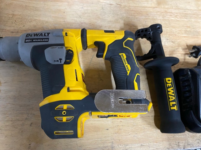Dewalt Atomic Brushless 20V 5/8" SDS Rotary Hammer - photo 3