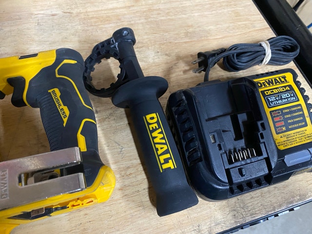 Dewalt Atomic Brushless 20V 5/8" SDS Rotary Hammer - photo 4