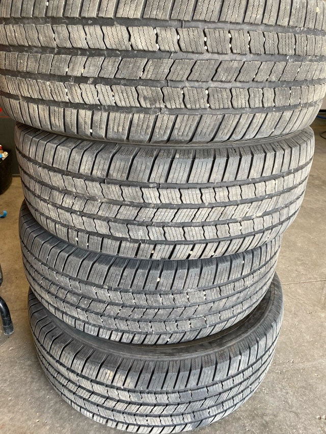 Michelin Defender LTX 275/60/20 Set of 4 Tires