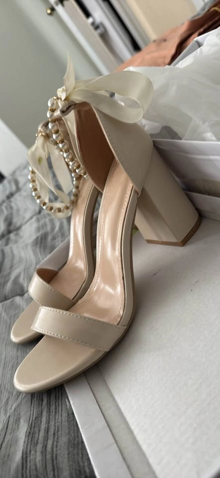 Ladies size 6 high heels - photo 2