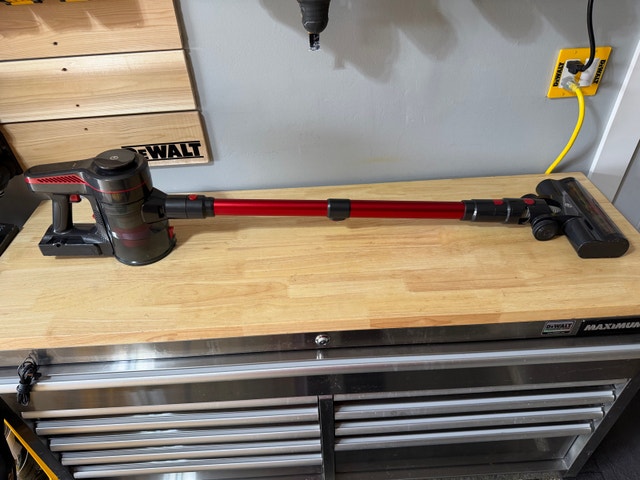 VERY LIGHT CORDLESS RECHARGEABLE VACUUM