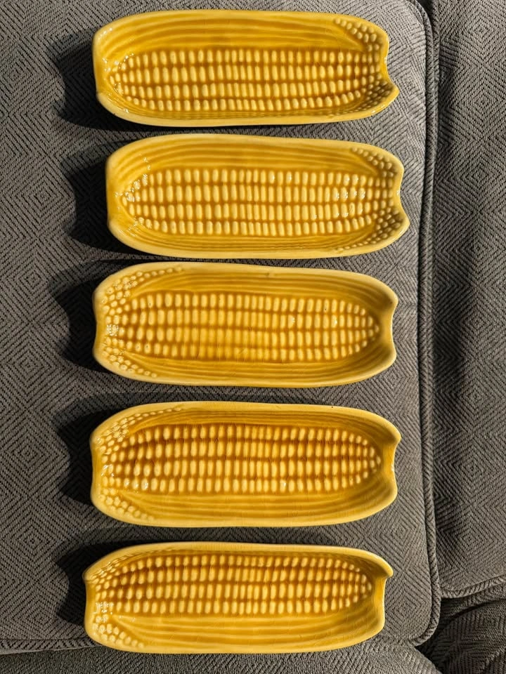 Vintage Secla brand, Portuguese hand-made corn plates - photo 2