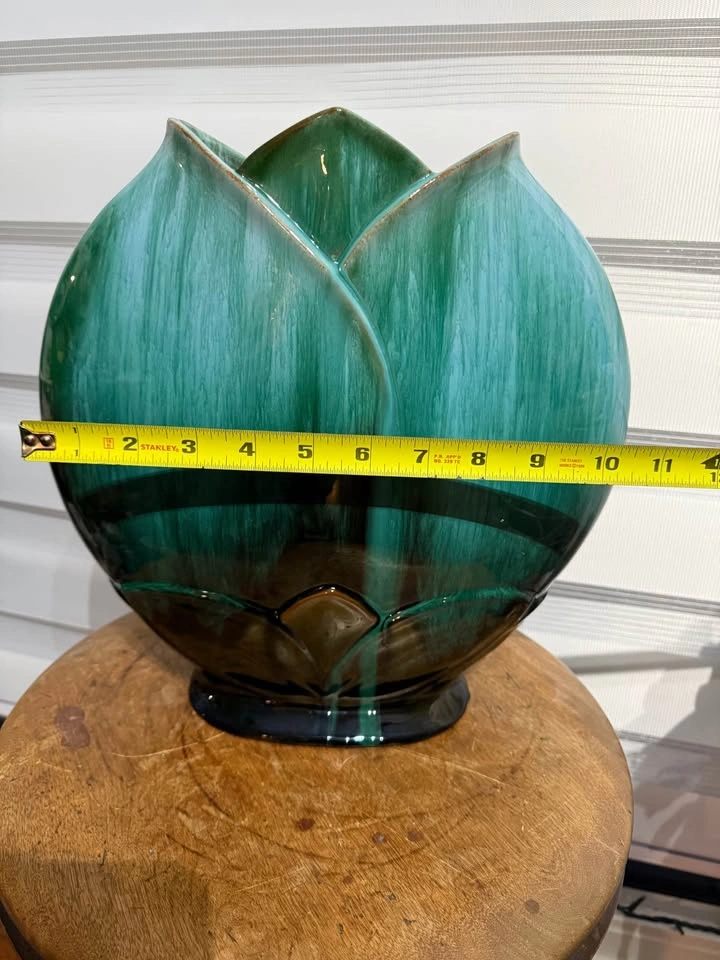 Large Tulip Blue Mountain Pottery Vase - photo 3