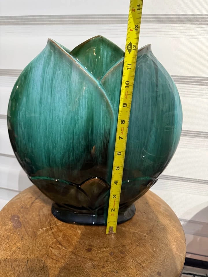 Large Tulip Blue Mountain Pottery Vase - photo 4