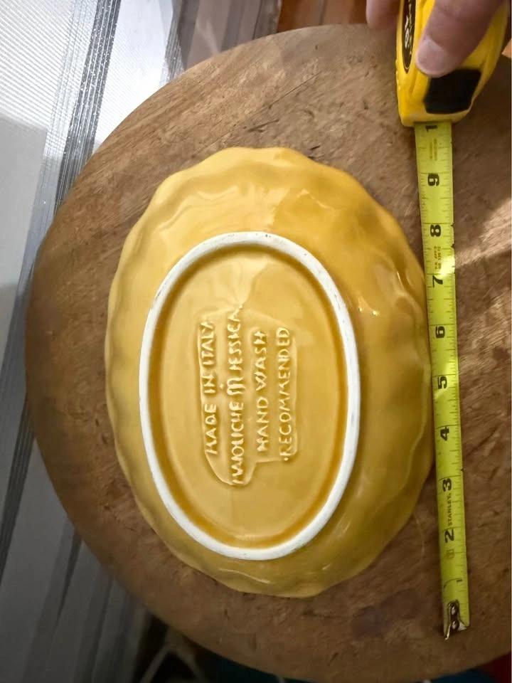 Maioliche M. Jessica Italian yellow scalloped serving bowl - photo 2