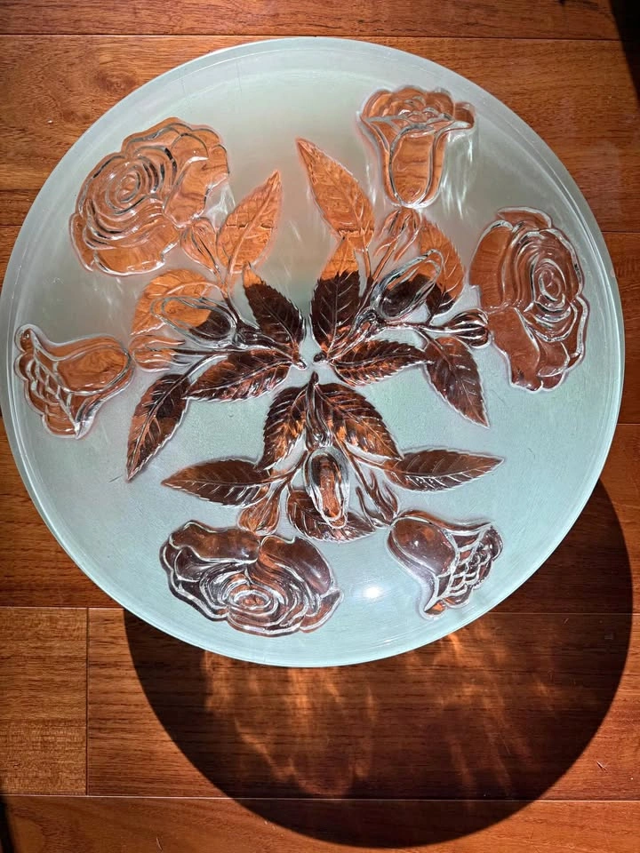Large Imperial Glass "Verlys Rose" Centerpiece Bowl. *RARE*