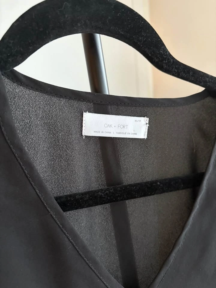 Oak and Fort Black V-neck Boxy Blouse - photo 2
