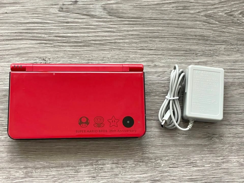 Nintendo DSI XL Super Mario Anniversary