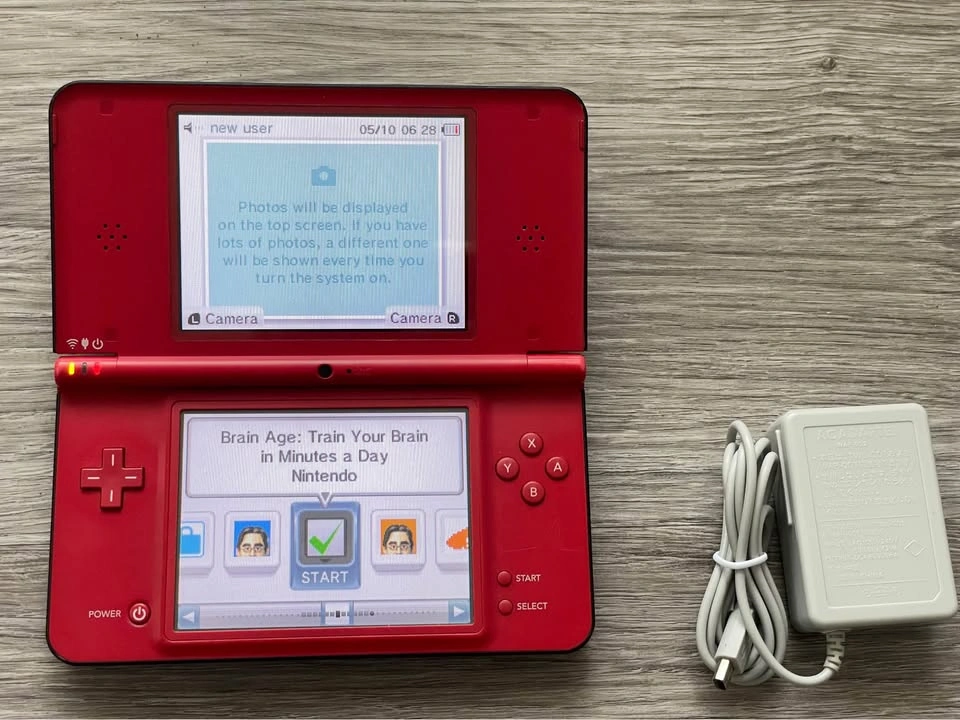 Nintendo DSI XL Super Mario Anniversary - photo 2