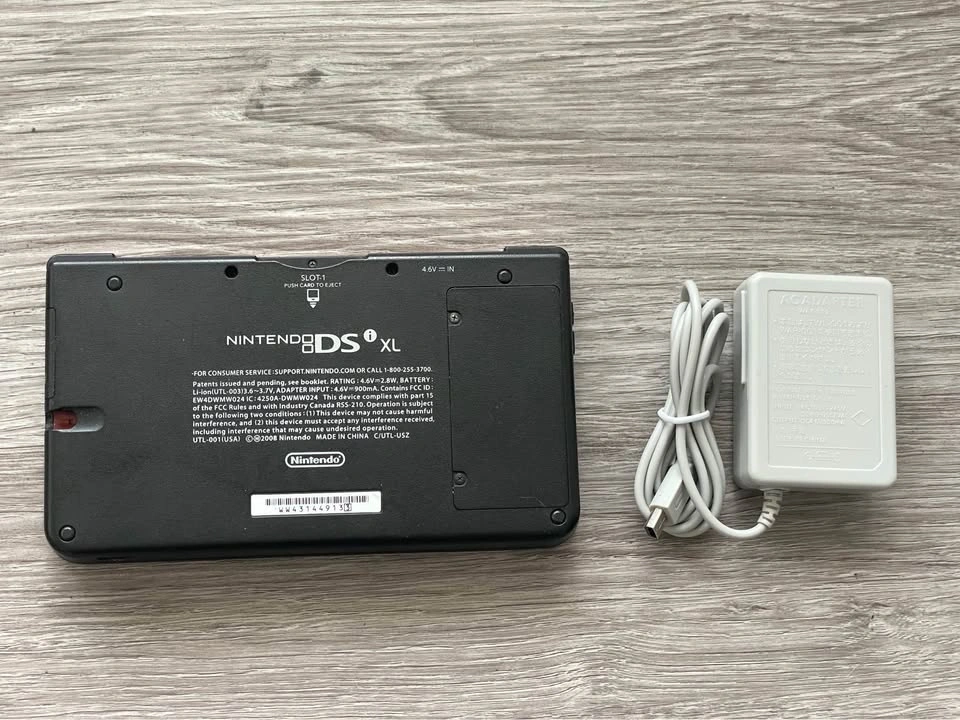 Nintendo DSI XL Super Mario Anniversary - photo 3