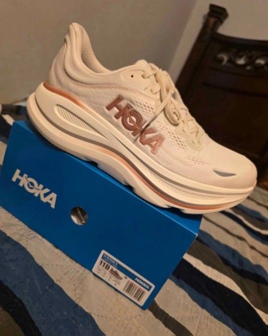 HOKA SIZE 11 WOMEN