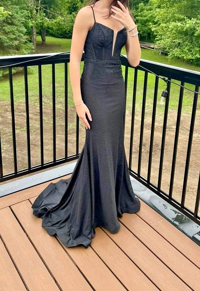Elegant Black Beaded Open Back Evening Gown - Size 00