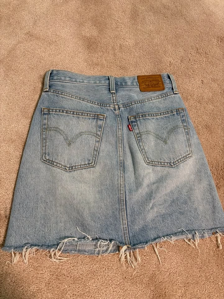 Levi's Premium Distressed Denim Mini Skirt Size 25 - photo 2